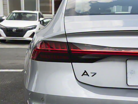 2025�� 55 TFSI quattro ������