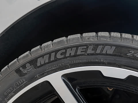 2025�� 820 Max