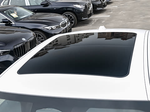 2026�� 330Li ������ M�˶���ҹ��װ