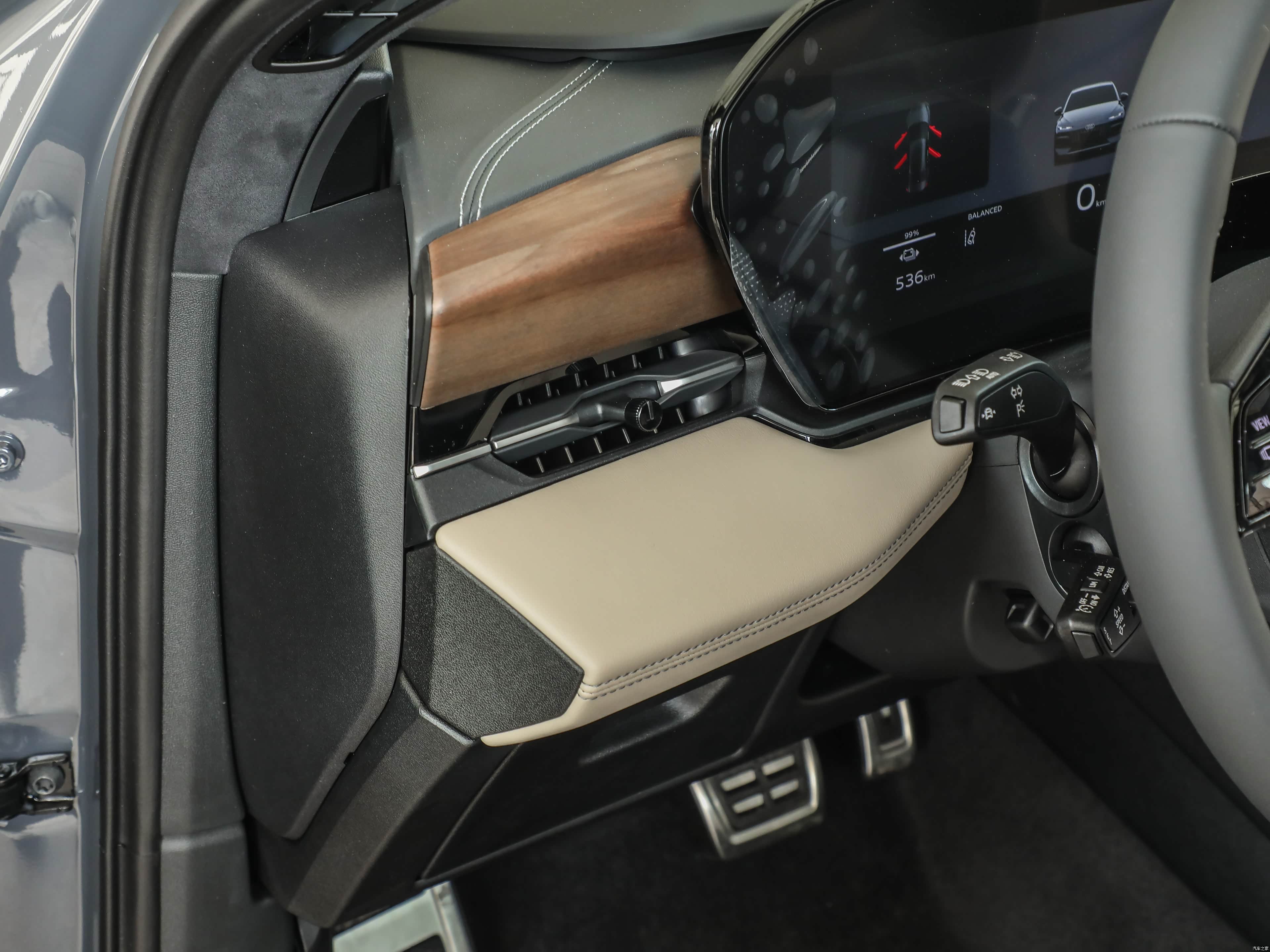 Audi A6L e-tron, миниатюра 14