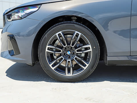 2026�� �Ŀ� 525Li M�˶���װ