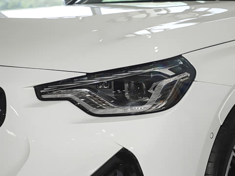 2026�� M240i xDrive