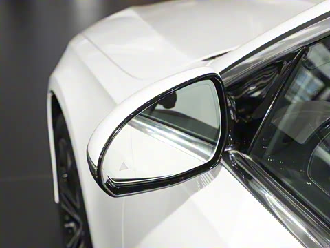 2024�� E 350 e L ���ʽ��϶����˶��γ�