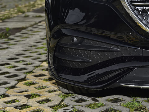 2026�� E 300 L �����˶���