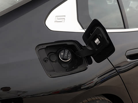 2026�� �Ŀ� 525Li ������װ