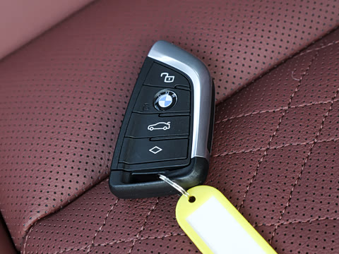 2026�� 330i M�˶���ҹ��װ