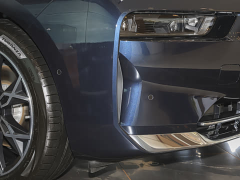 2026�� 735Li ������װ