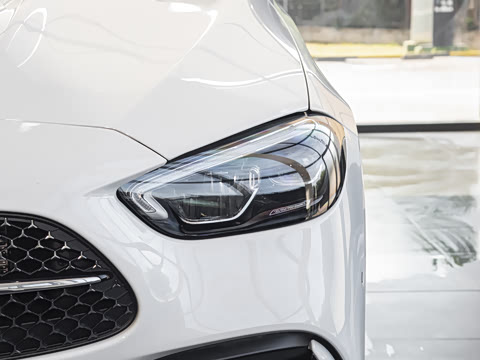 2026�� C 260 L �ҹ�˶���