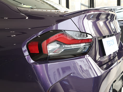 2026�� 225i M�˶���ҹ��װ