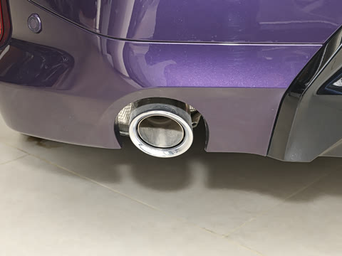 2026�� 225i M�˶���ҹ��װ