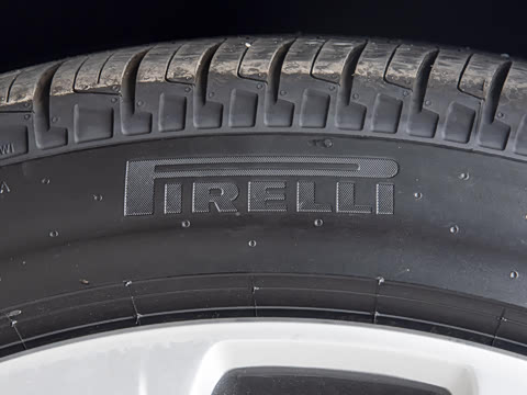 2026�� 3.0 L6 400PS SE�����