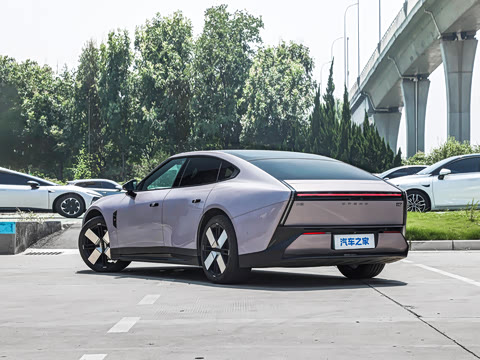 2025�� 750 ���� Max