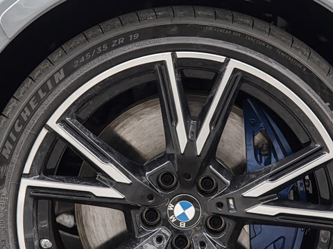 2026�� M240i xDrive