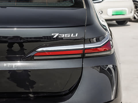 2026�� �Ŀ� 735Li ������װ
