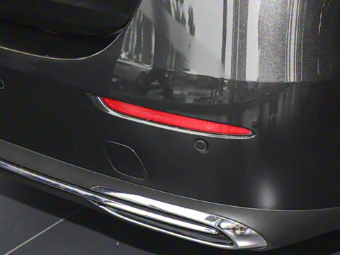 2025�� �Ŀ� E 300 L ������