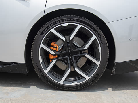 2025�� 702 ������ Ultra