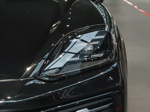 2026�� Cayenne Coup�� 3.0T