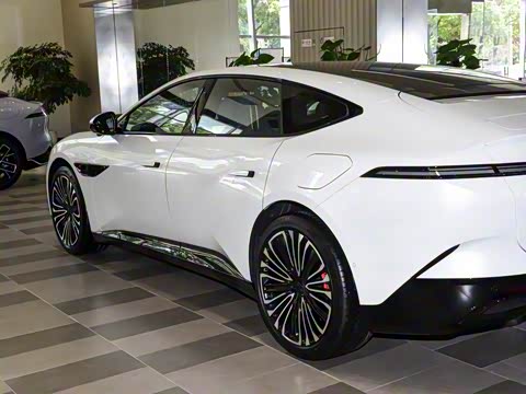 2025�� �Ŀ� Max���̰�