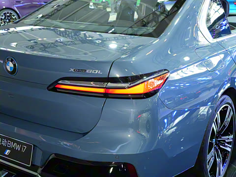 2023�� xDrive60L M�˶���װ