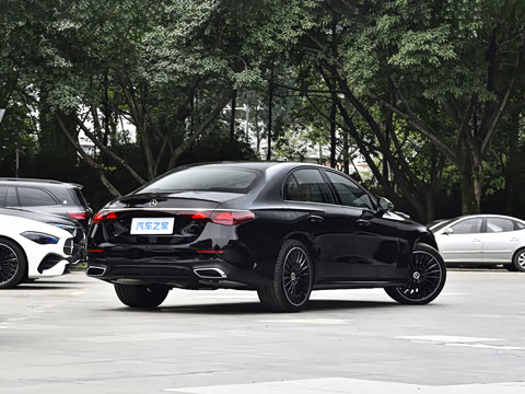2026�� �Ŀ� E 300 �����˶���
