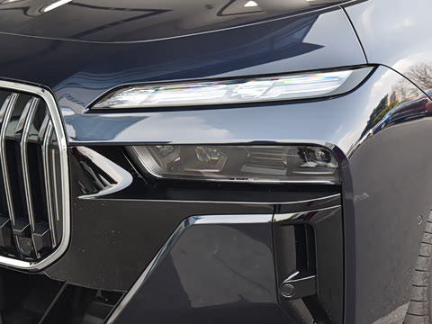 2026�� 740Li ������ M�˶���װ