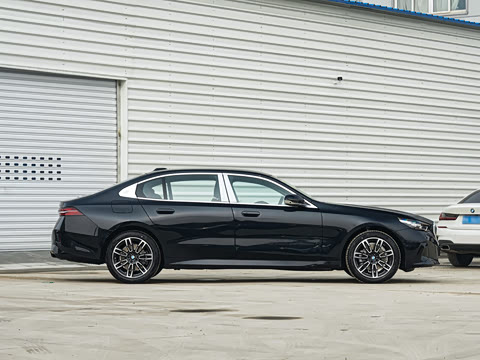 2026�� �Ŀ� 525Li M�˶���װ