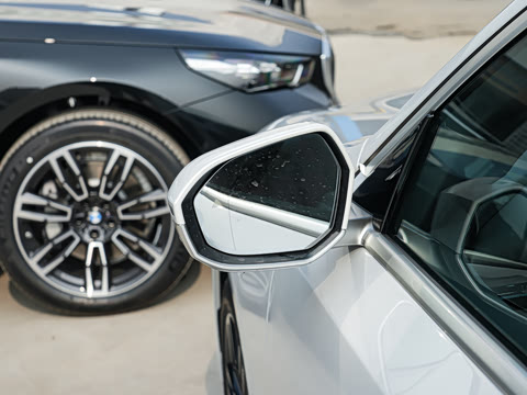 2026�� �Ŀ� 525Li M�˶���װ