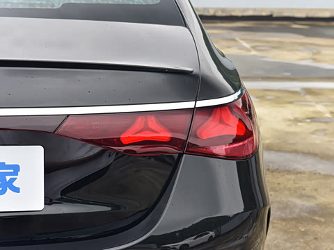 2026�� �Ŀ� E 260 �˶���