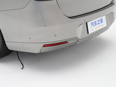2027�� 740L �����