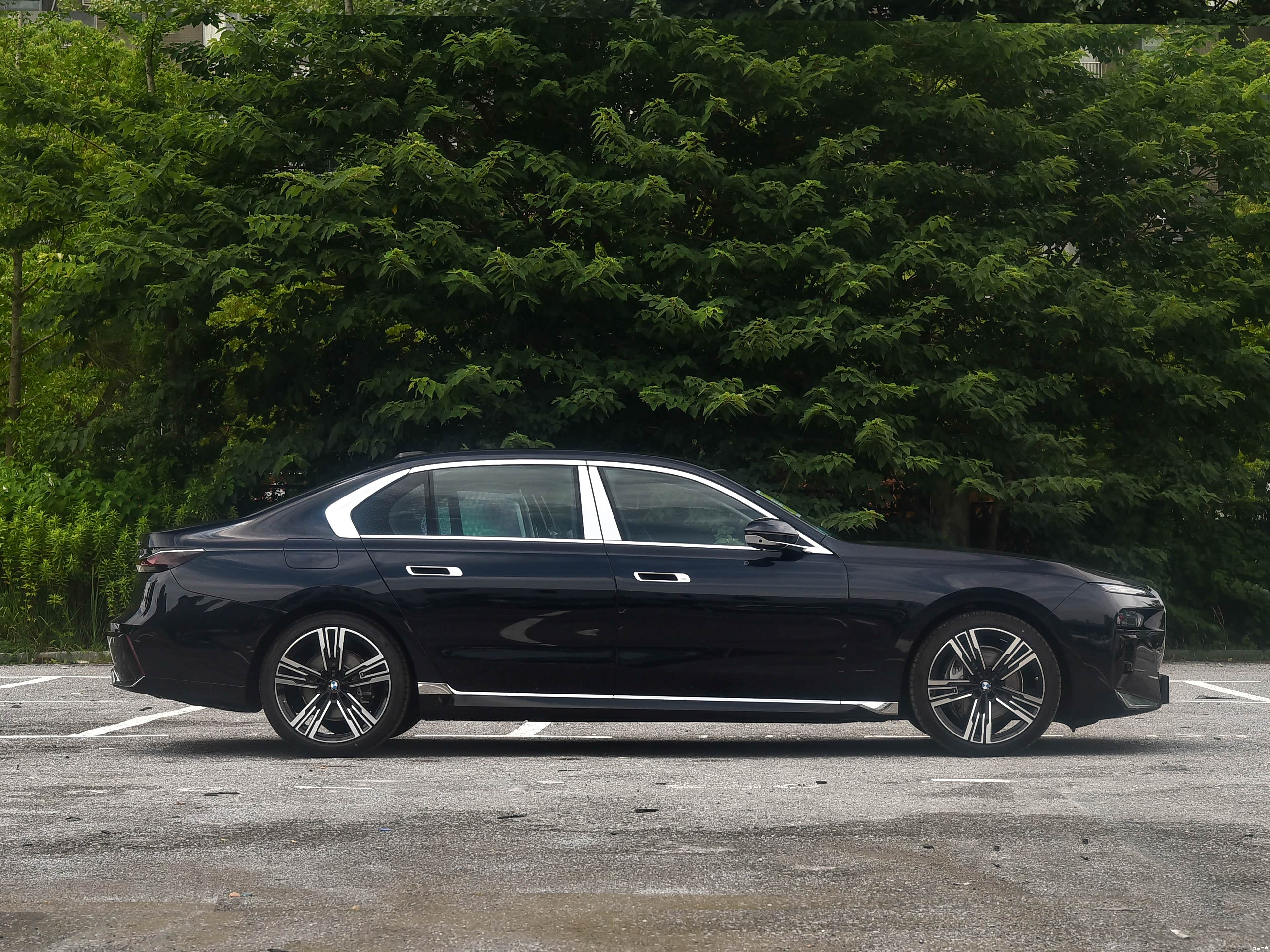 BMW 7 Series, миниатюра 8