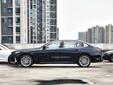 2026�� �Ŀ� 525Li ������װ