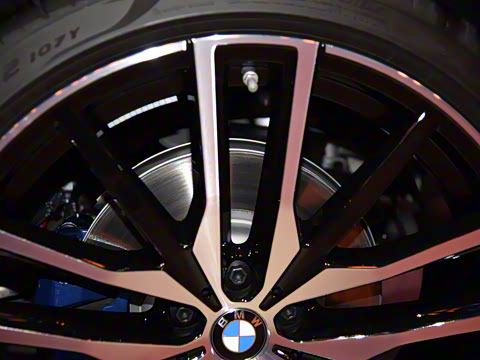 2025�� xDrive 40Li ������M�˶���ҹ��װ