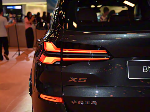 2025�� xDrive 40Li ������M�˶���ҹ��װ