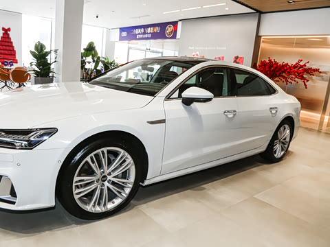 2025�� 45 TFSI quattro ������