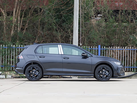 2026�� 300TSI R-Line