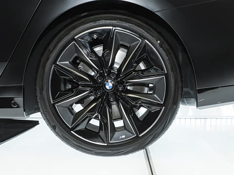 2026�� 740Li ��Ӱ��ذ� M���ܰ��˶���װ