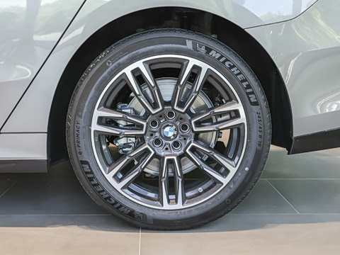 2026�� �Ŀ� 530Li ������ M�˶���װ