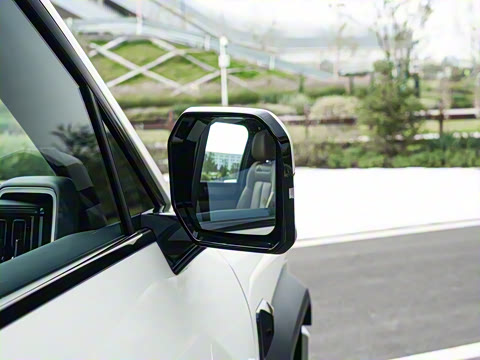 2025�� 210KM ����Ultra��