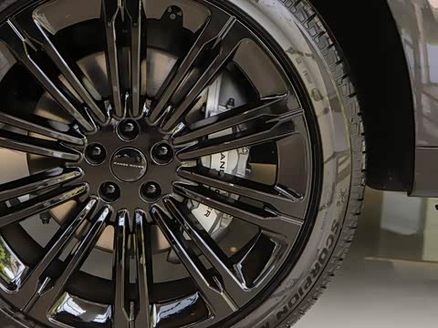2026�� 3.0 L6 360PS SE�����