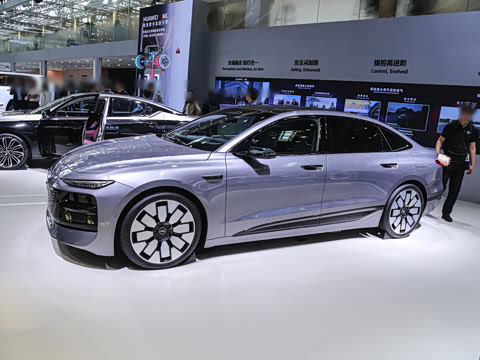 2026�� quattro Ǭ���Ǽݰ�