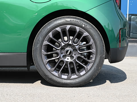 2026�� 466km COOPER E ������