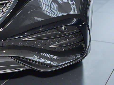 2025�� �Ŀ� E 300 L ʱ���˶���