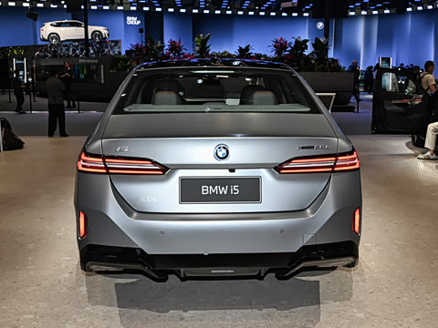 2026�� �Ŀ� xDrive 50L M�˶���װ