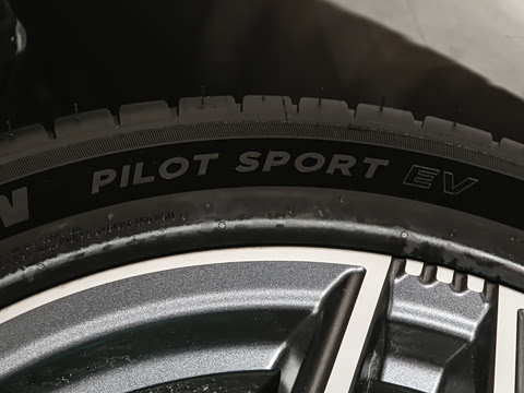 2025�� �Ŀ� 710 Max��