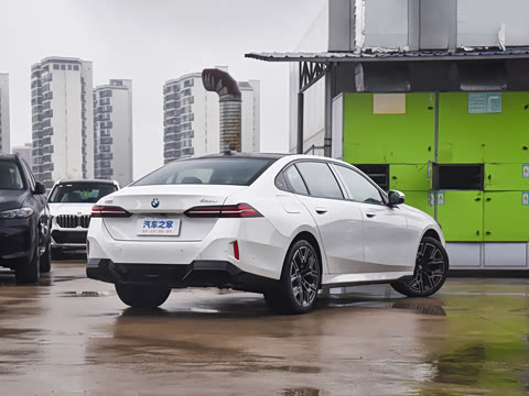 2026�� �Ŀ� 530Li ������ M�˶���װ