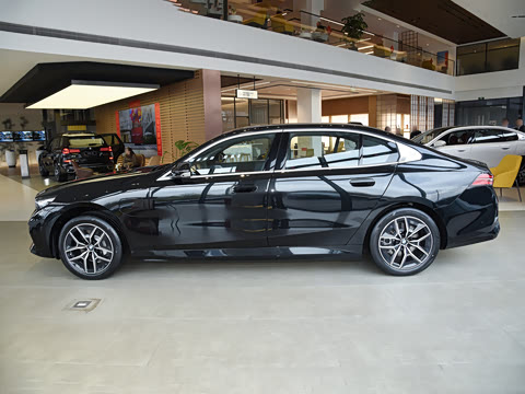 2026�� �Ŀ� eDrive 40L M�˶���װ