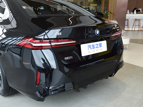 2026�� �Ŀ� eDrive 40L M�˶���װ