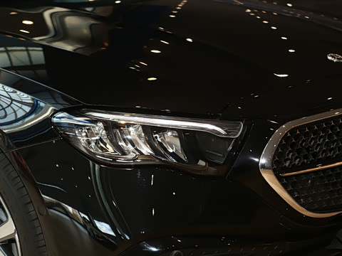 2026�� E 300 L ʱ���˶���