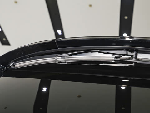 2026�� 3.0 L6 400PS SE�����