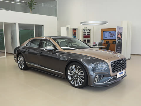2026�� 4.0T V8 Mulliner